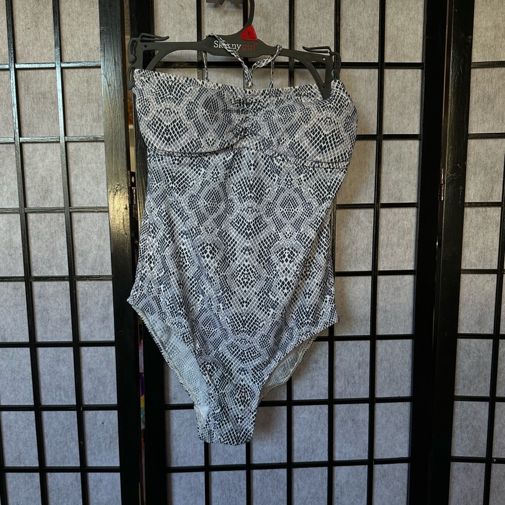 Swimming suit